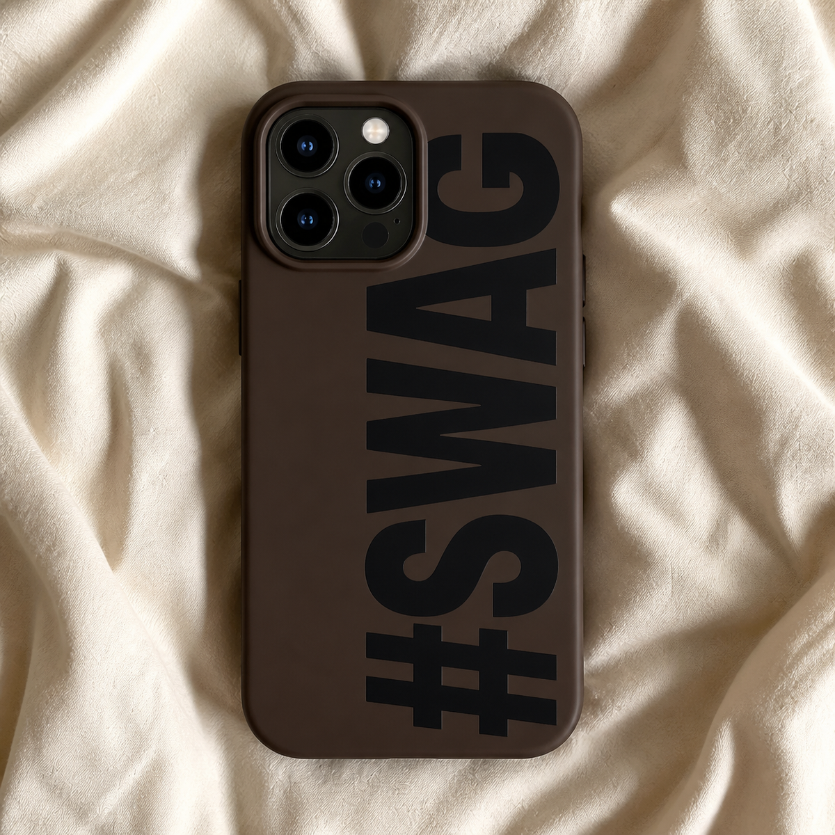 Cover marrone con scritta #SWAG