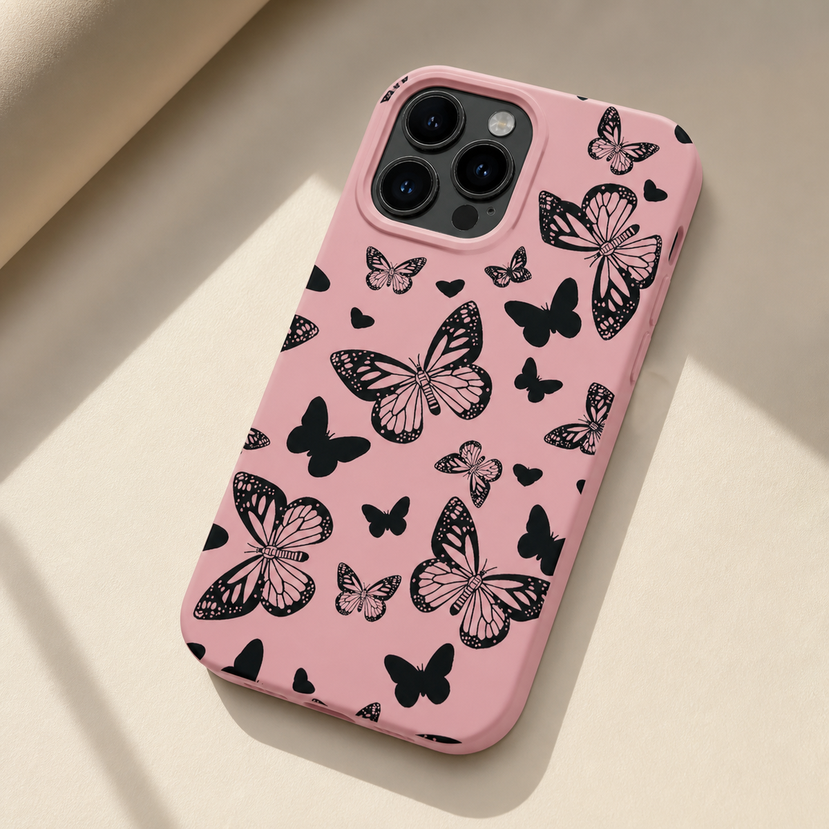 Cover rosa con farfalle stampate